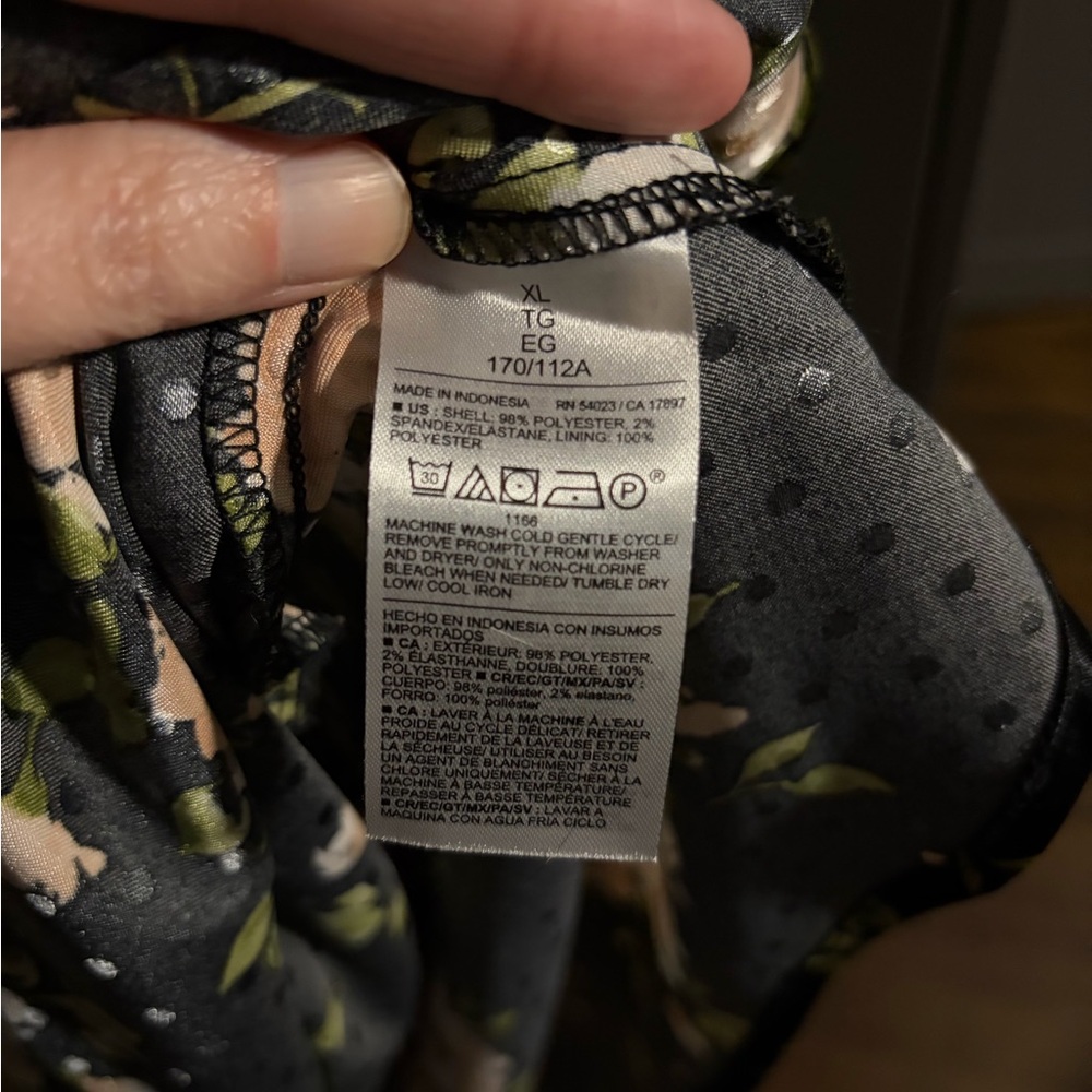 Old Navy Flutter Sleeve Floral Satin Maxi Dress - Picture 4 of 6